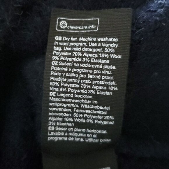 Elegant Black Sweater with Gold Accents - Picture 8 of 8